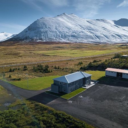 Soti Lodge Fljot Bagian luar foto