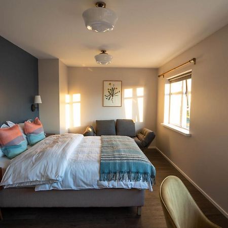 Soti Lodge Fljot Bagian luar foto