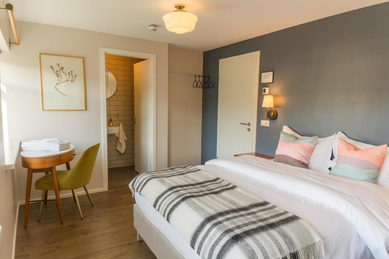 Soti Lodge Fljot Bagian luar foto
