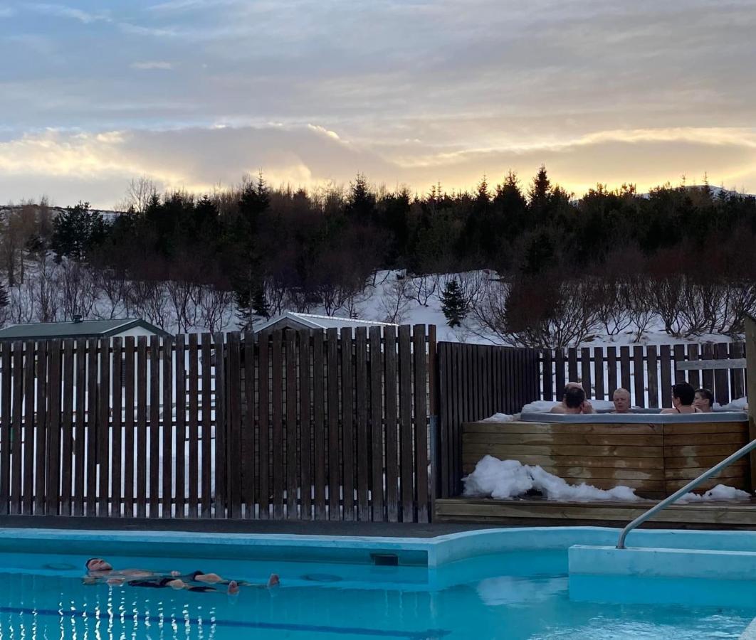 Soti Lodge Fljot Bagian luar foto