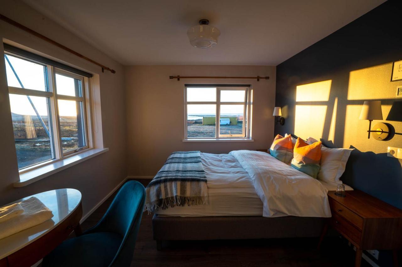 Soti Lodge Fljot Bagian luar foto